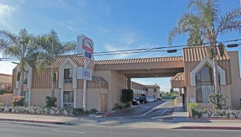 The image shows a motel with a sign that reads 